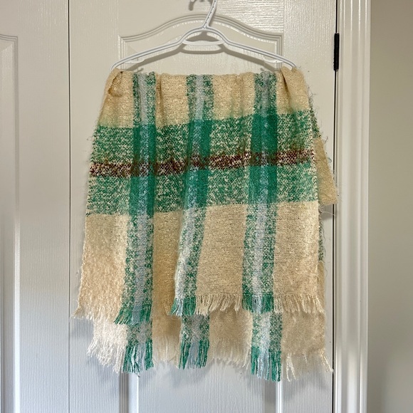 Blue, white and brown winter scarf - Picture 4 of 5